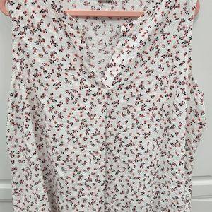 Sleeveless floral tank. Sz XXL.
